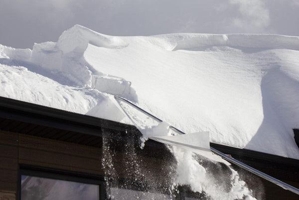 When to remove snow from your roof: choose wisely to make it easy!
